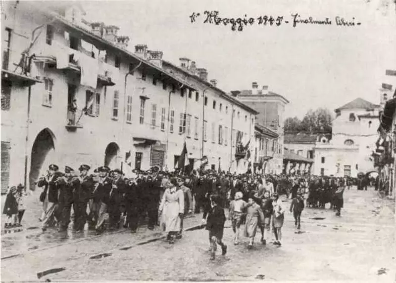 1° maggio 1945, sfilata per festeggiare la liberazione